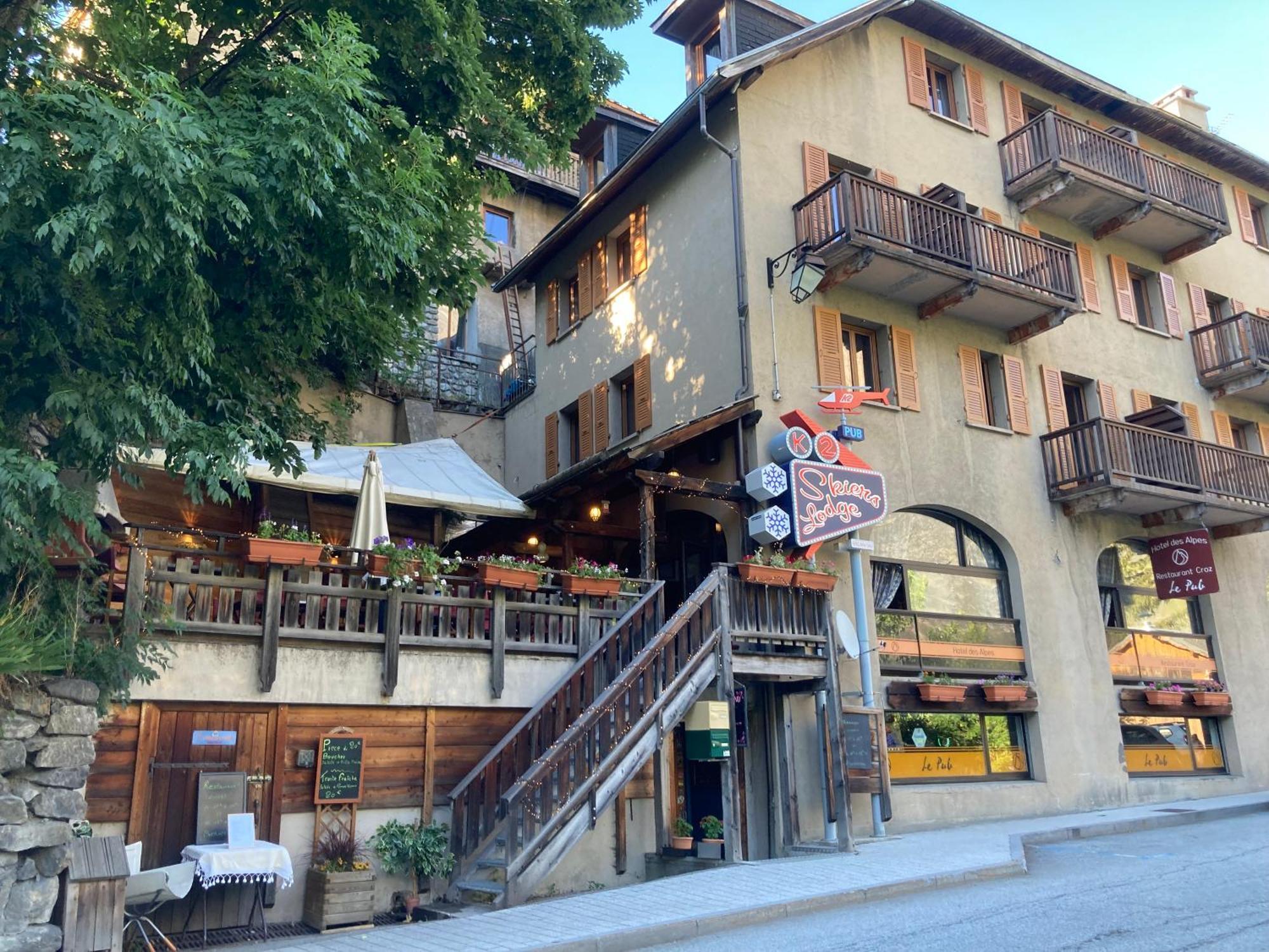 Des Alpes - Skiers & Bikers *